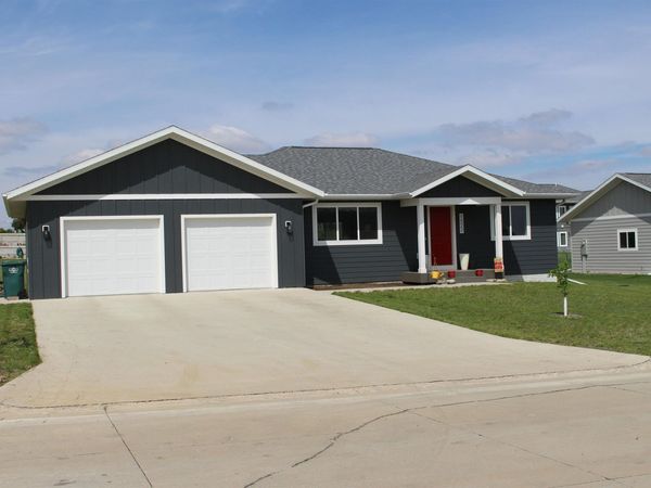 1522 Lincoln Pl SE, Orange City, IA 00000