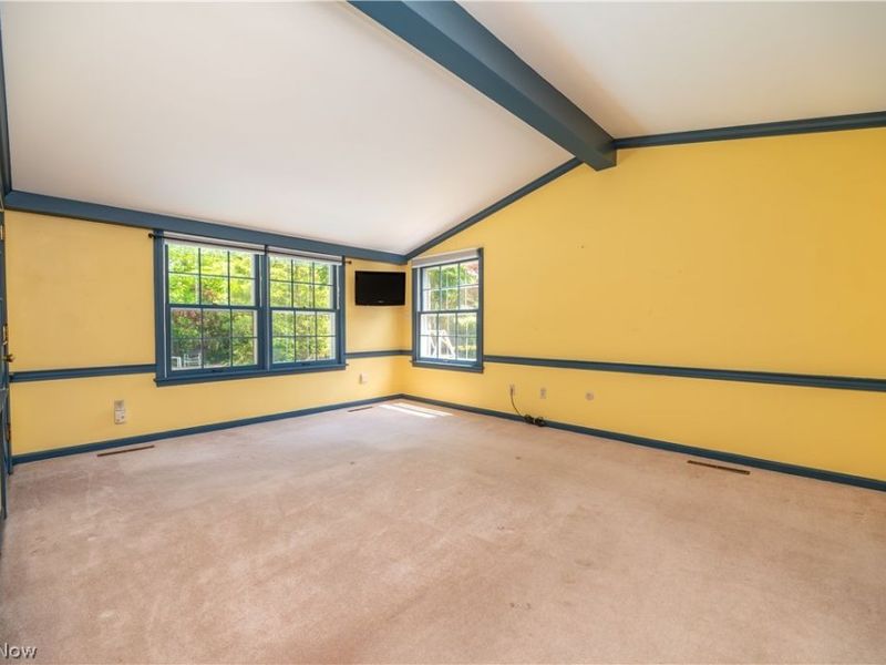 8045 Deerpath Drive, Youngstown, OH 44512 Photo 12