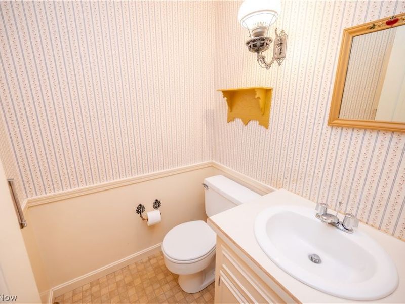 8045 Deerpath Drive, Youngstown, OH 44512 Photo 22