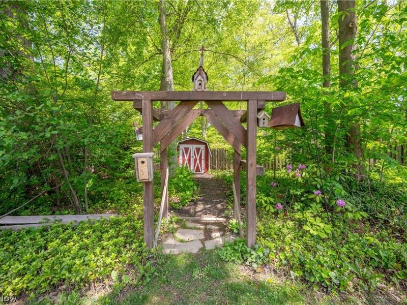 8045 Deerpath Drive, Youngstown, OH 44512 Photo 37