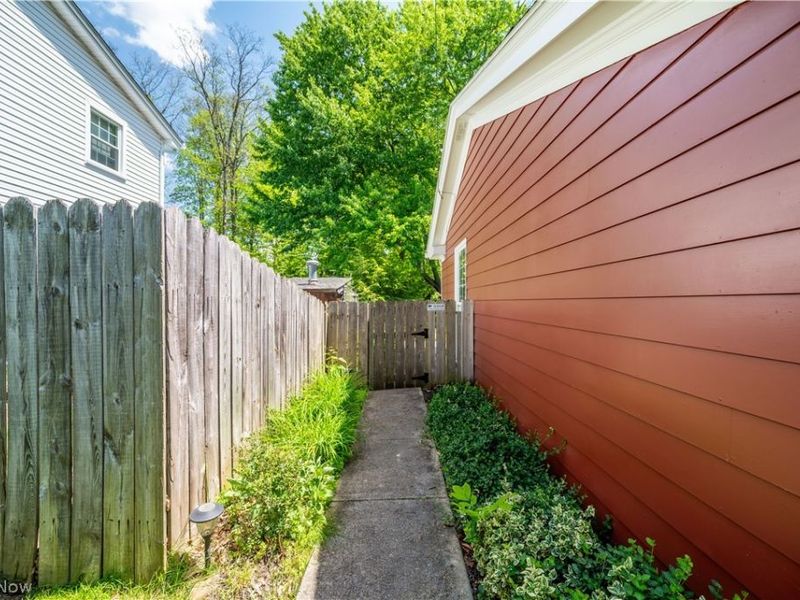 8045 Deerpath Drive, Youngstown, OH 44512 Photo 38