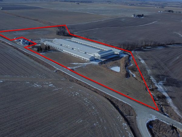 5141 22nd Ave Road, Mount Auburn, IA 52313