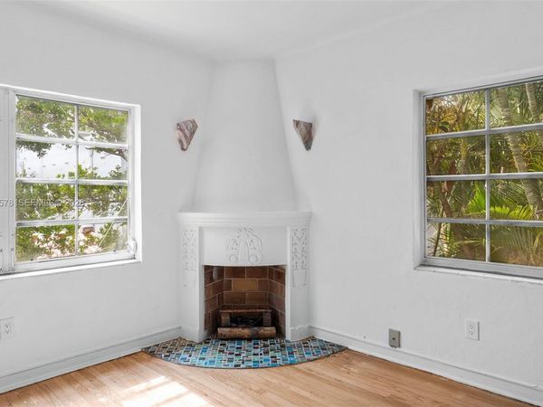 750 Espanola Way, Unit 9, Miami Beach, FL 33139