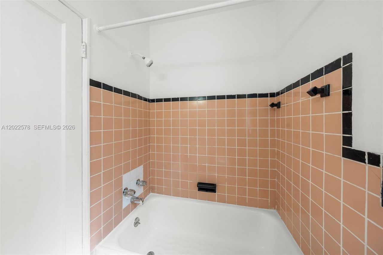 750 Espanola Way, Unit 9, Miami Beach, FL 33139 Photo