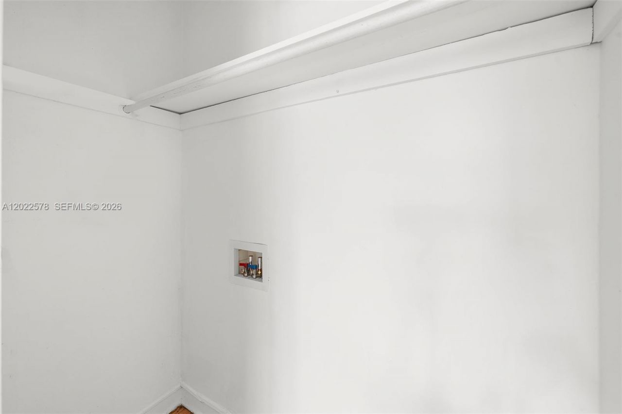 750 Espanola Way, Unit 9, Miami Beach, FL 33139 Photo