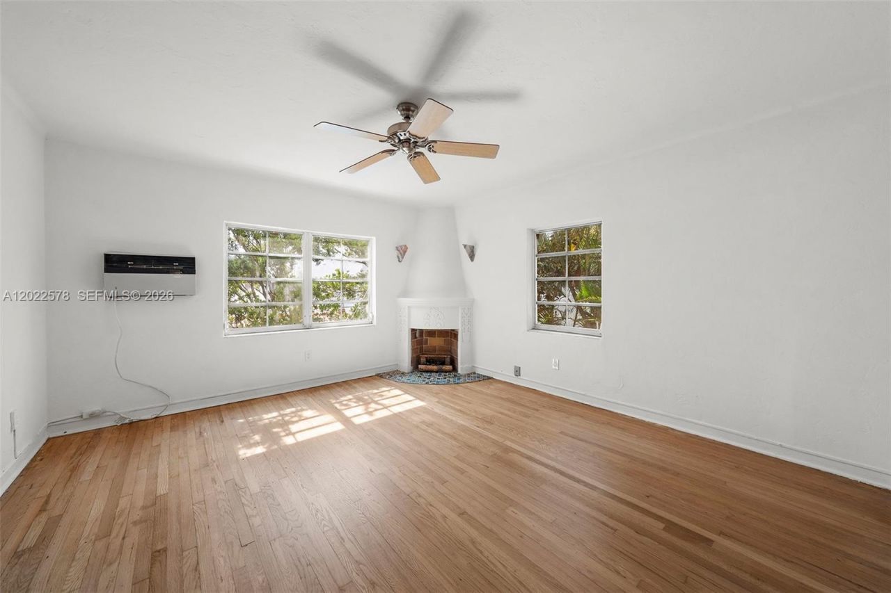 750 Espanola Way, Unit 9, Miami Beach, FL 33139 Photo