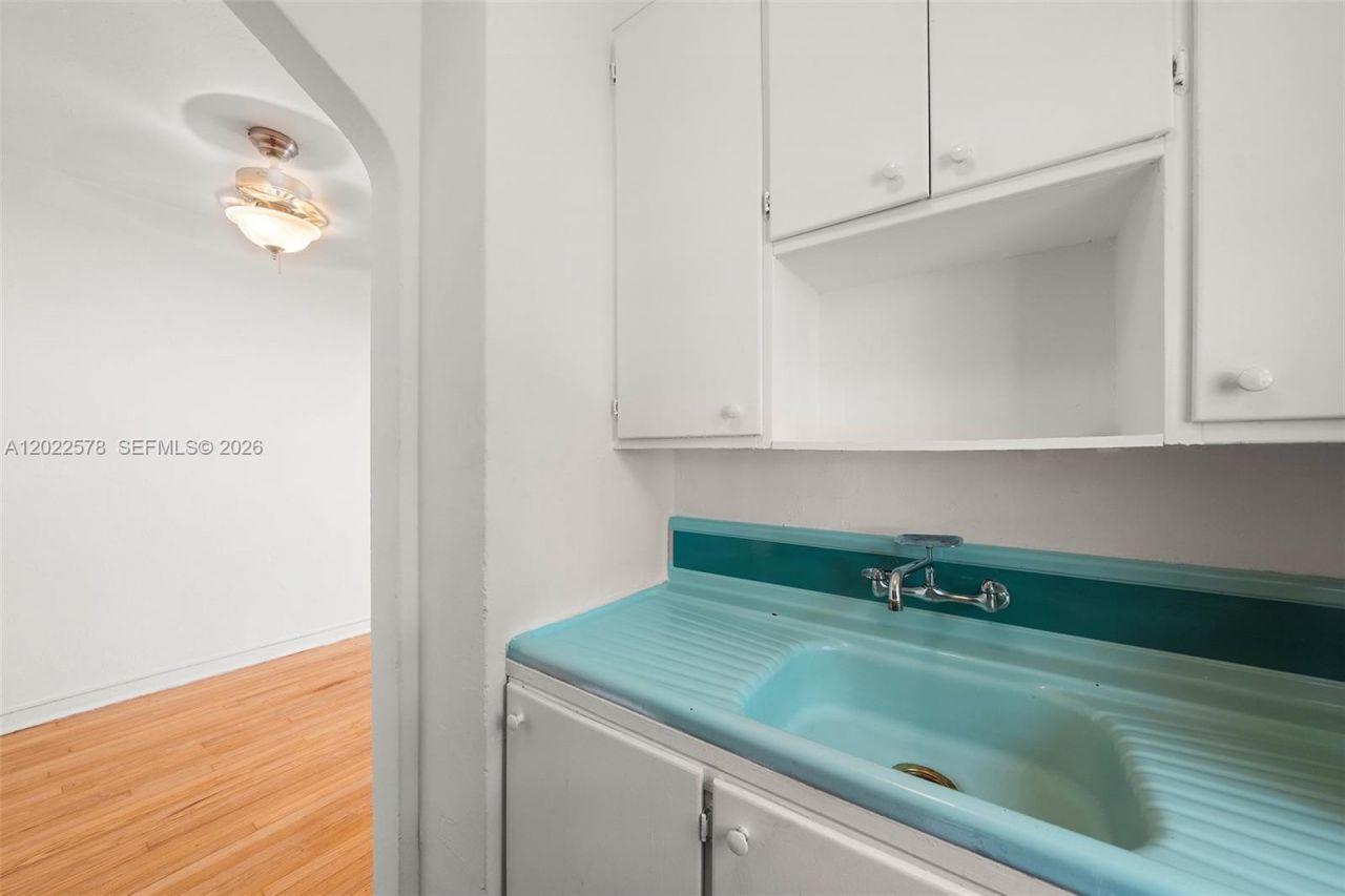 750 Espanola Way, Unit 9, Miami Beach, FL 33139 Photo