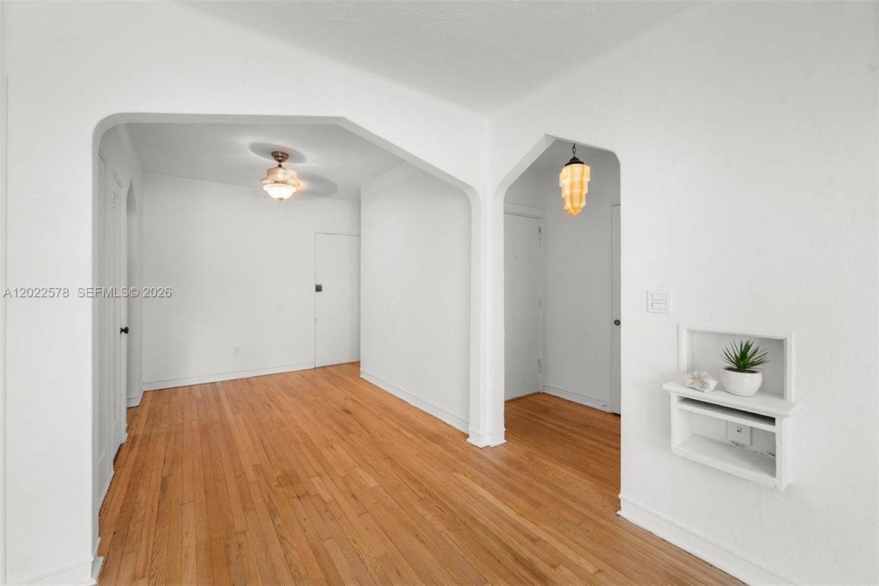 750 Espanola Way, Unit 9, Miami Beach, FL 33139 Photo