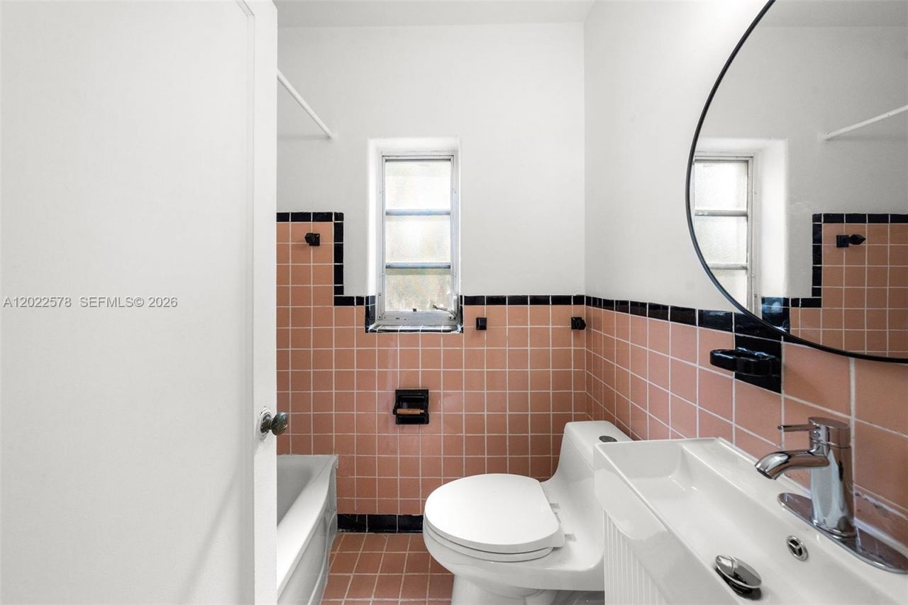750 Espanola Way, Unit 9, Miami Beach, FL 33139 Photo