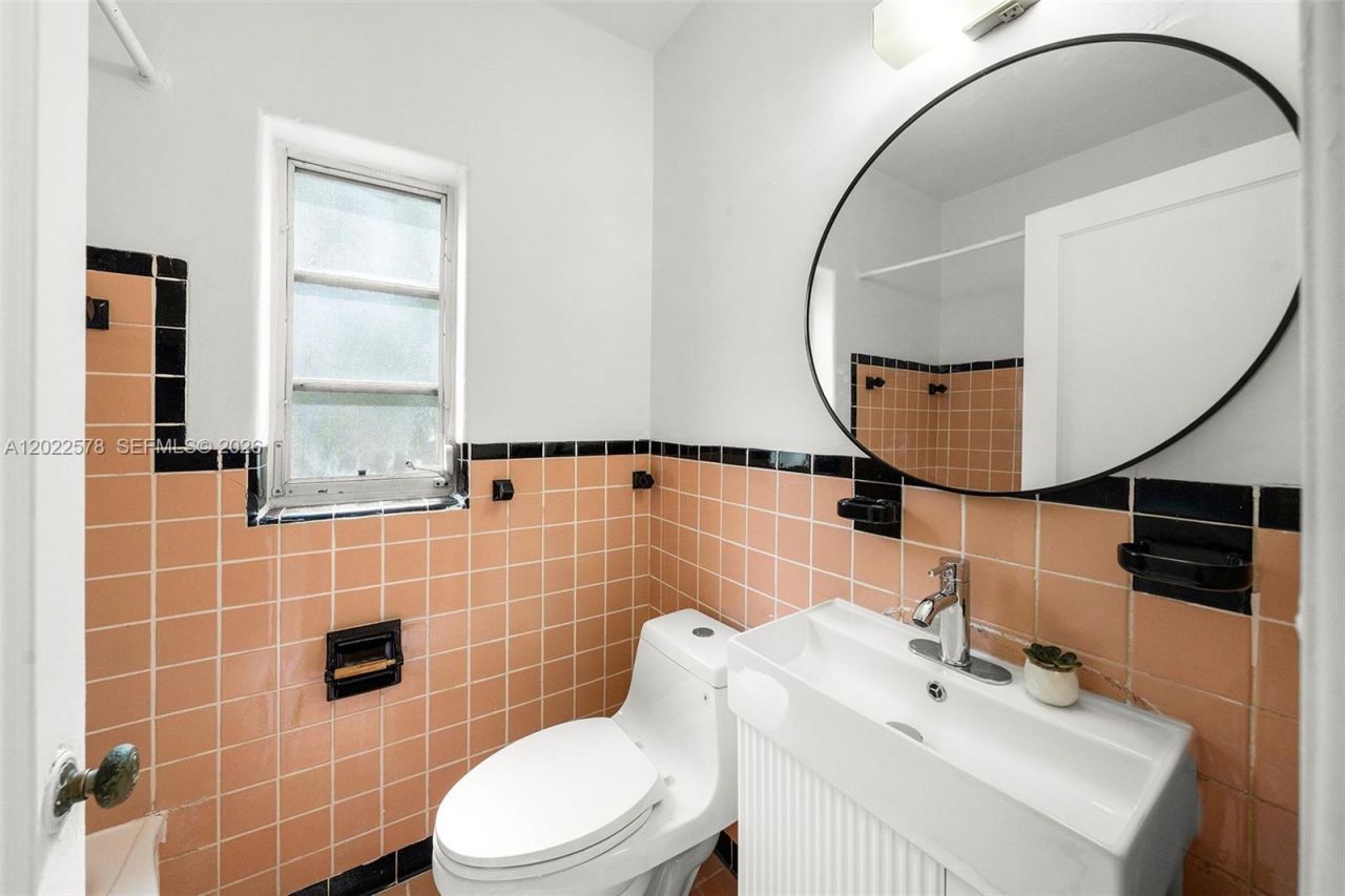 750 Espanola Way, Unit 9, Miami Beach, FL 33139 Photo