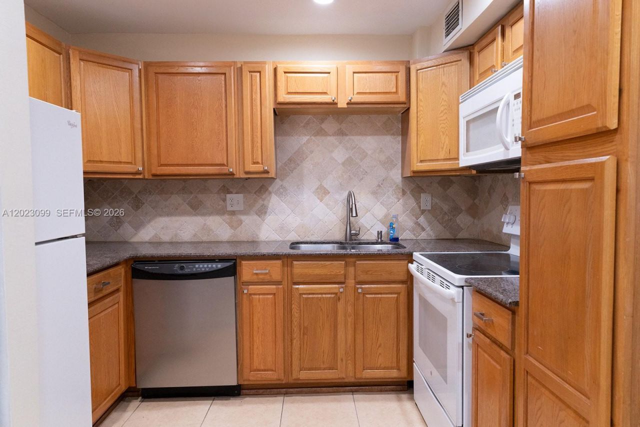 8018 SW 18th Ct , Unit 2-8, Davie, FL 33324 Photo