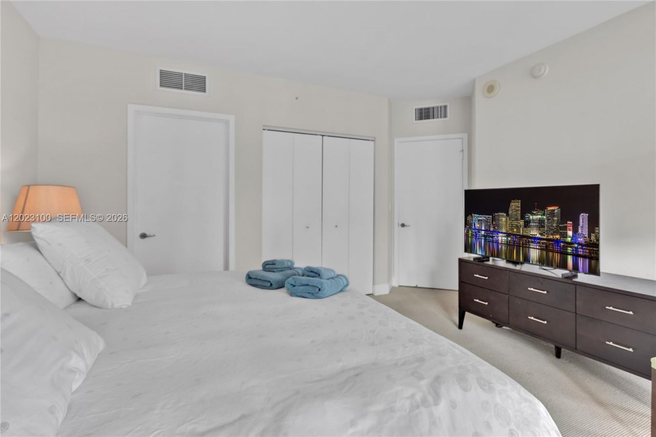 1331 Brickell Bay Dr , Unit 2007, Miami, FL 33131 Photo