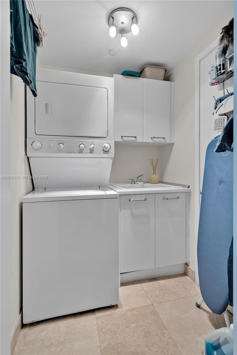 1331 Brickell Bay Dr , Unit 2007, Miami, FL 33131 Photo