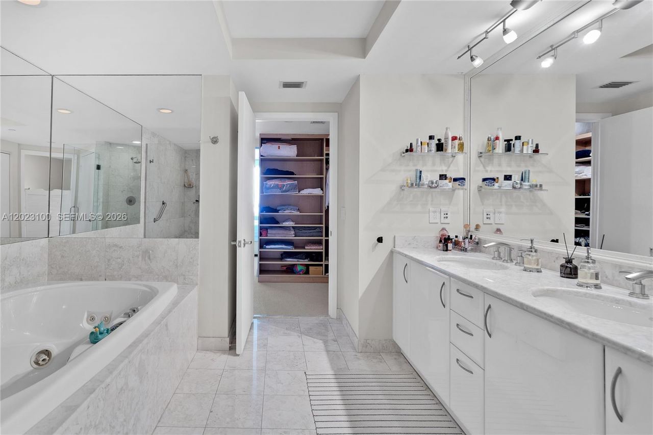 1331 Brickell Bay Dr , Unit 2007, Miami, FL 33131 Photo