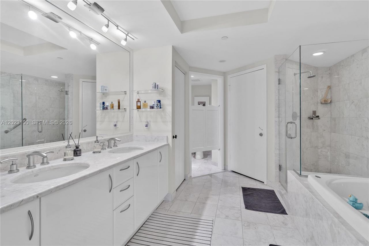 1331 Brickell Bay Dr , Unit 2007, Miami, FL 33131 Photo
