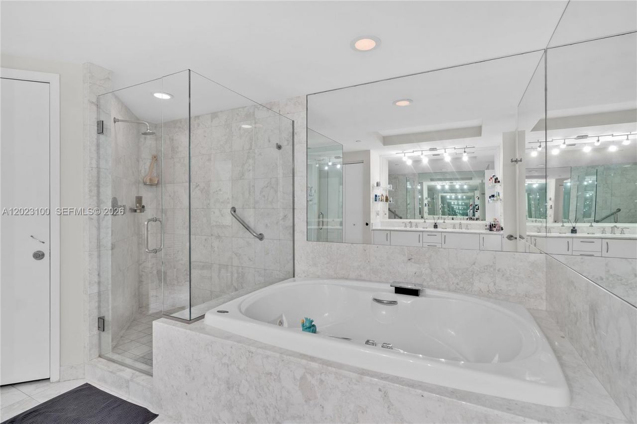 1331 Brickell Bay Dr , Unit 2007, Miami, FL 33131 Photo