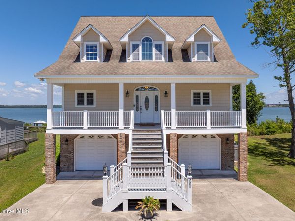 203 Riverside Drive, Sneads Ferry, NC 28460