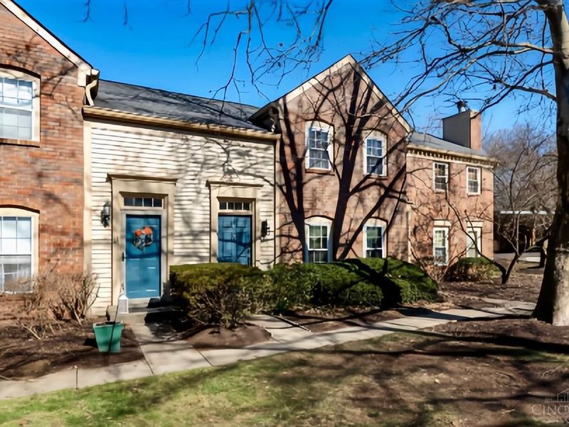 12 Woodsview Lane, Unit 12, Sharonville, OH 45241 Photo 1