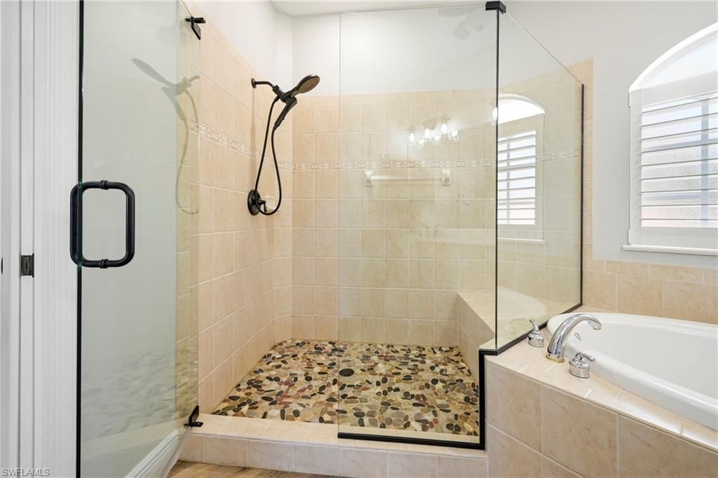 13921 Avon Park Cir, Unit 204, Fort Myers, FL 33912 Photo
