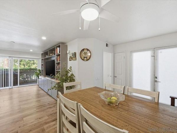 1564 Tanglewood Ln., Unit 18, Escondido, CA 92029