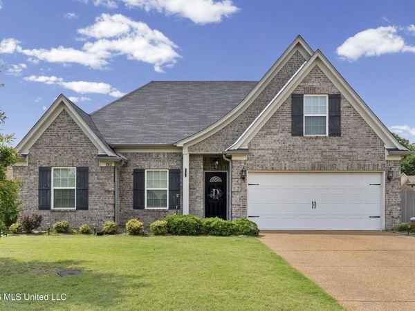 1002 Blue Bird Cove, Senatobia, MS 38668
