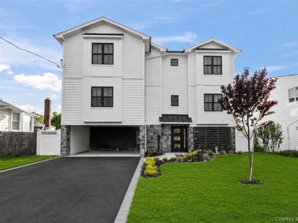 3 Pleasantview Drive , Bayville, NY 11709