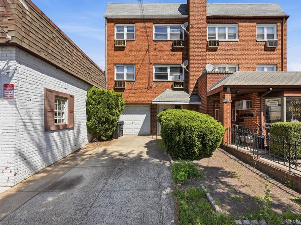 26505 Hillside Avenue , Floral Park, NY 11004