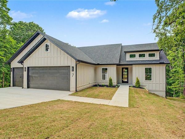 7 Kilmarnock Lane, Bella Vista, AR 72715
