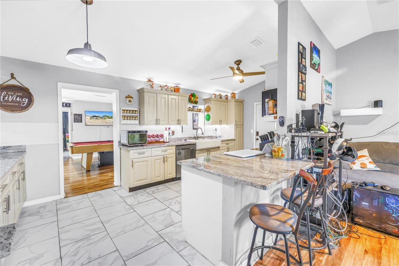 687 Jasmine Way S, Saint Petersburg, FL 33705 Photo