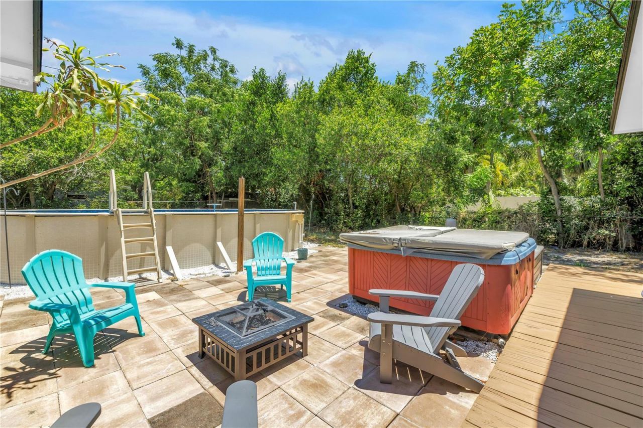 687 Jasmine Way S, Saint Petersburg, FL 33705 Photo