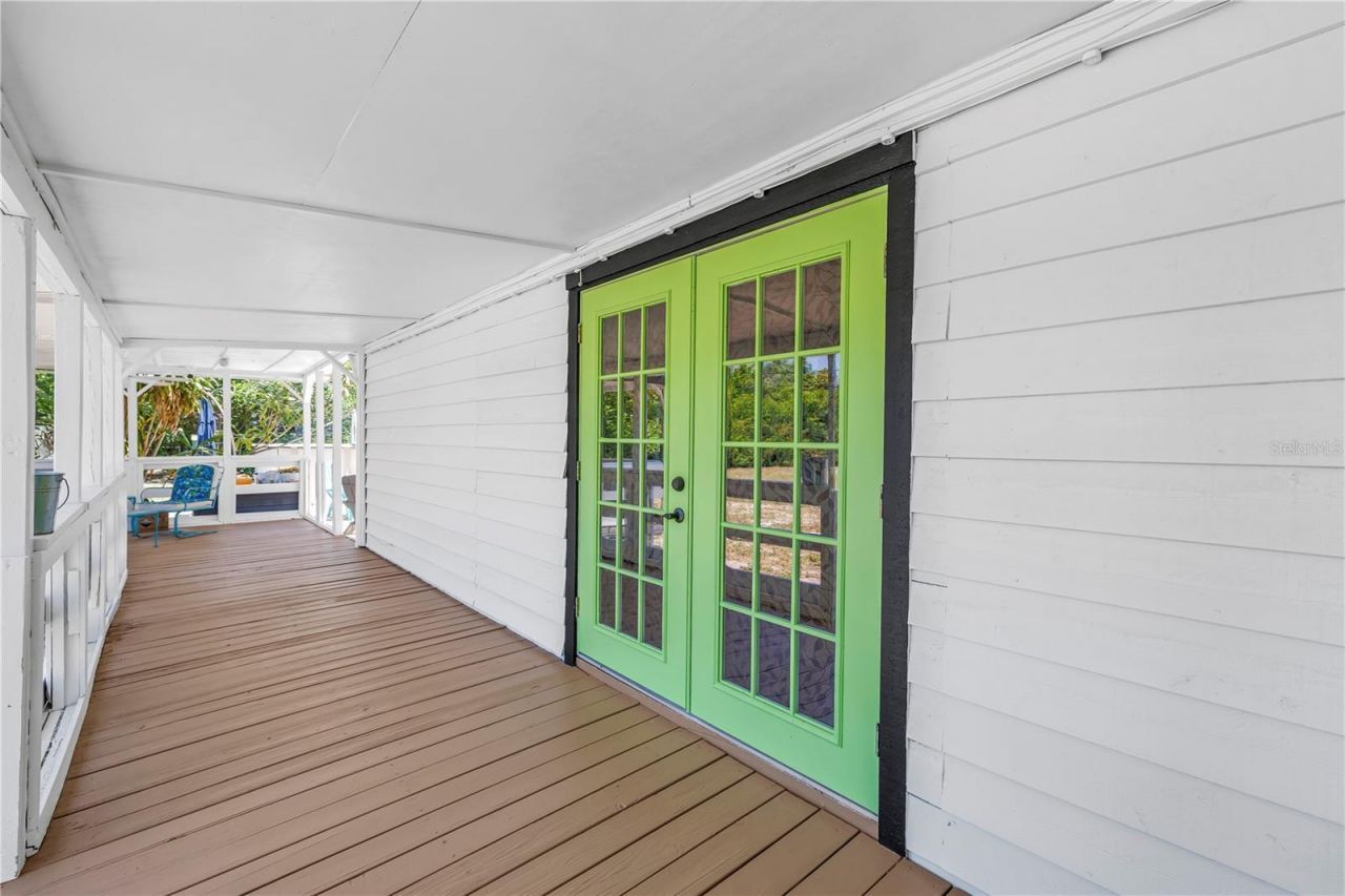 687 Jasmine Way S, Saint Petersburg, FL 33705 Photo