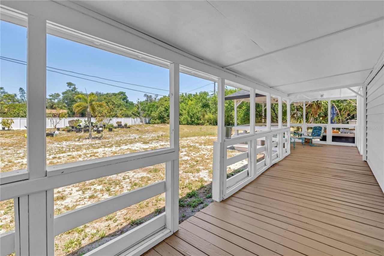 687 Jasmine Way S, Saint Petersburg, FL 33705 Photo