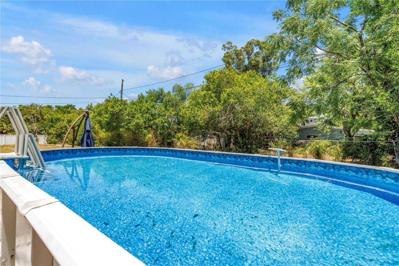 687 Jasmine Way S, Saint Petersburg, FL 33705 Photo