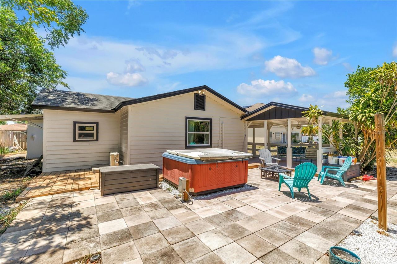 687 Jasmine Way S, Saint Petersburg, FL 33705 Photo