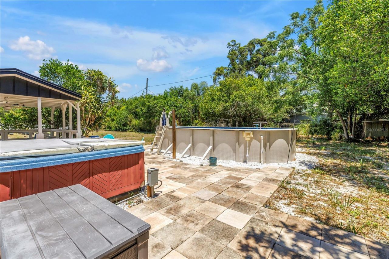 687 Jasmine Way S, Saint Petersburg, FL 33705 Photo