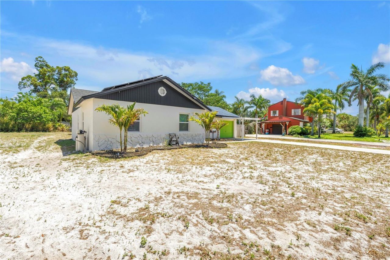 687 Jasmine Way S, Saint Petersburg, FL 33705 Photo