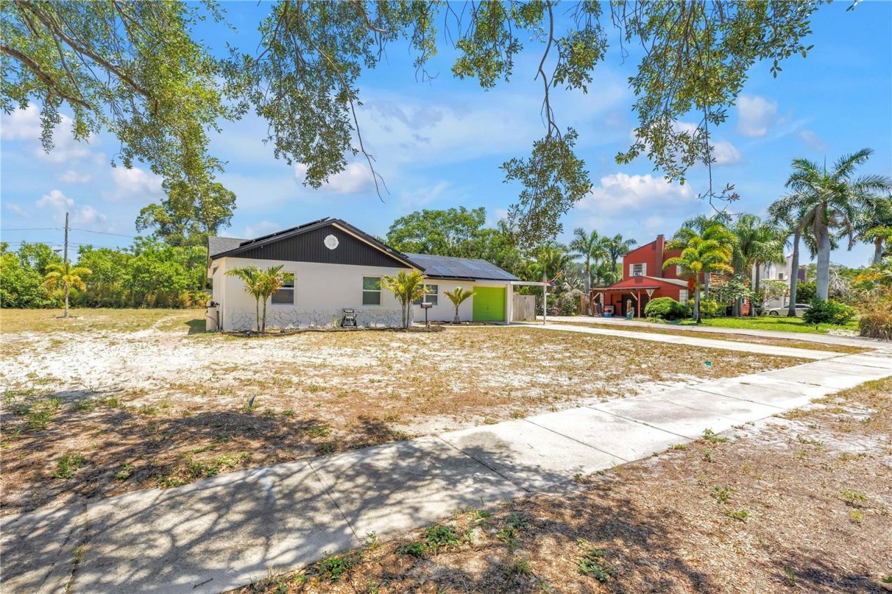 687 Jasmine Way S, Saint Petersburg, FL 33705 Photo