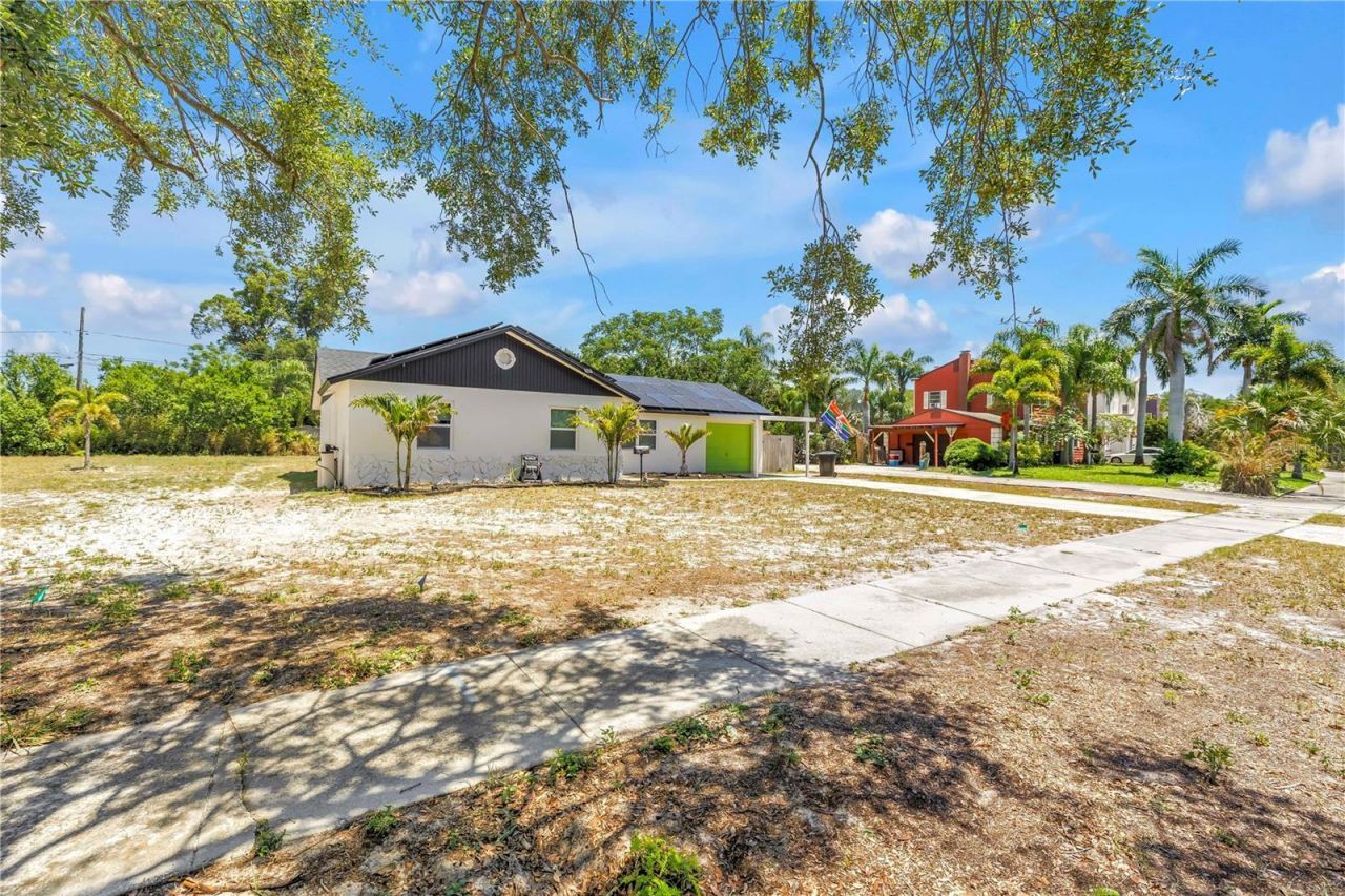 687 Jasmine Way S, Saint Petersburg, FL 33705 Photo