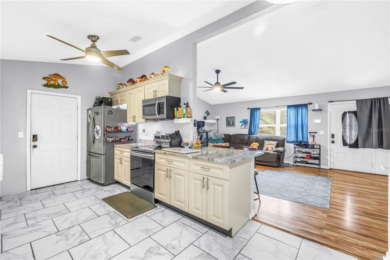 687 Jasmine Way S, Saint Petersburg, FL 33705 Photo