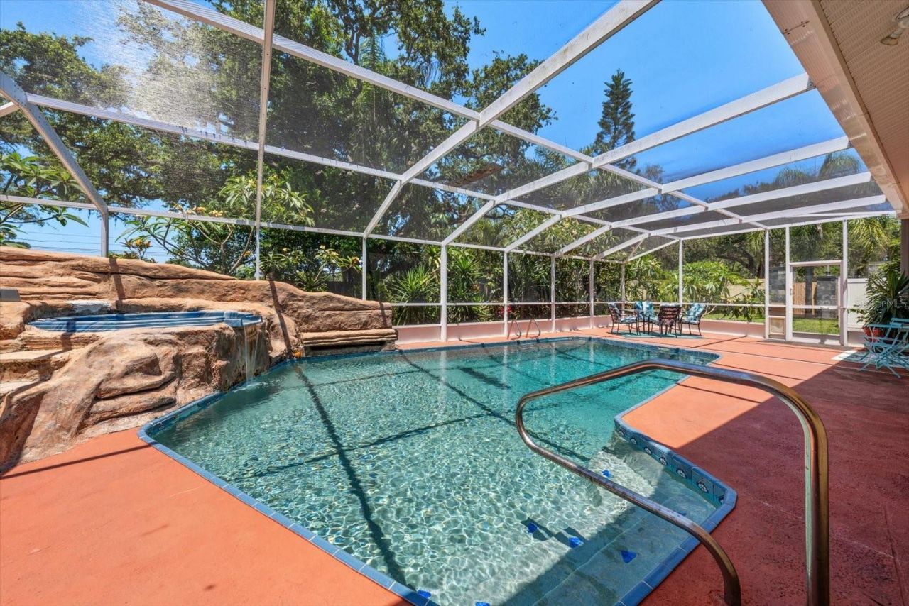 2400 Sherwood Lane , Clearwater, FL 33764 Photo