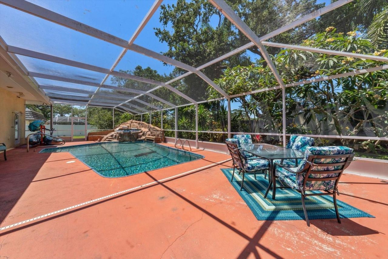2400 Sherwood Lane , Clearwater, FL 33764 Photo