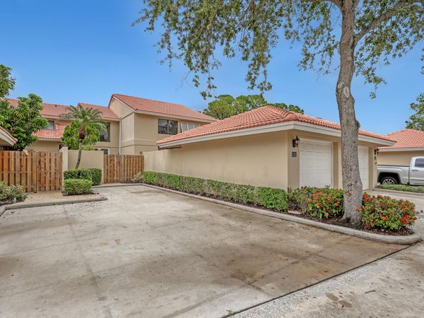132 Old Meadow Way, Palm Beach Gardens, FL 33418