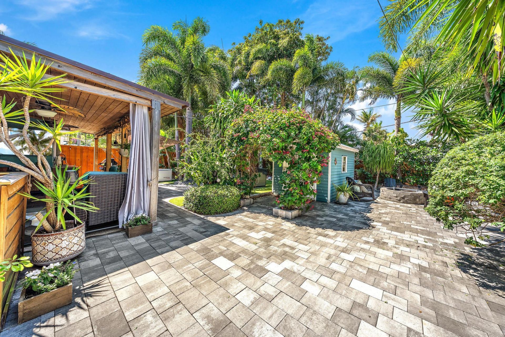 823 Selkirk Street S, West Palm Beach, FL 33405 Photo