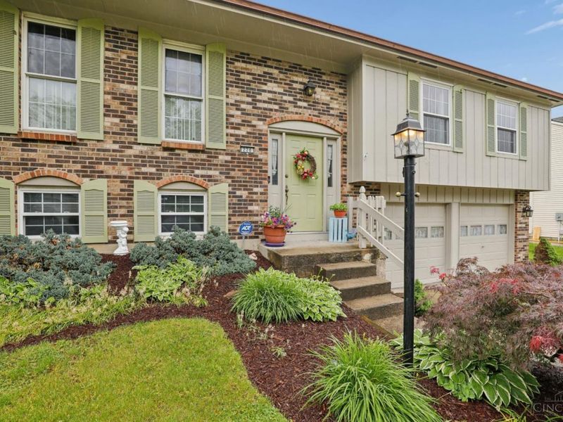 220 Assisiview Court, Cincinnati, OH 45238 Photo 2