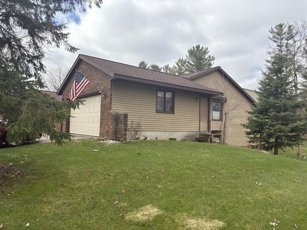 11279 Whispering Creek Drive, Allendale, MI 49401