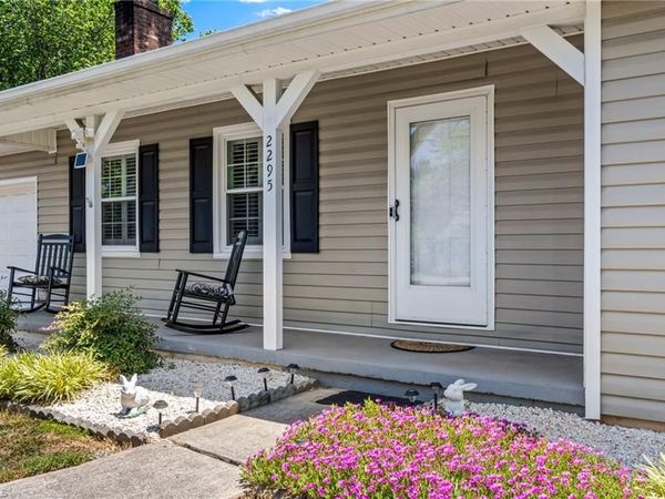 2295 Winterberry Drive, Winston-Salem, NC 27106