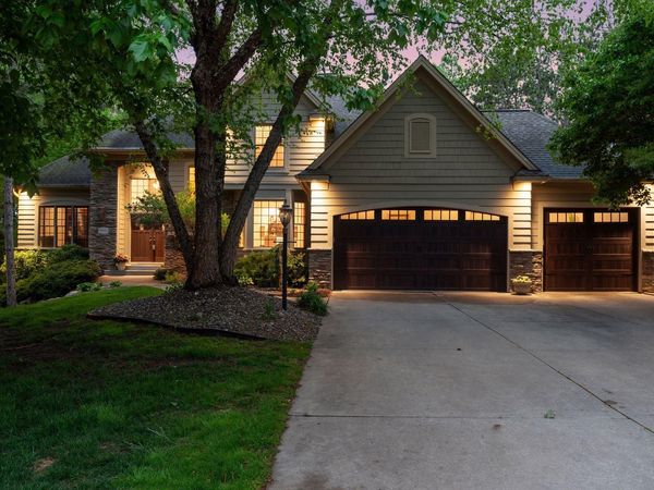 9001 Springwood Drive , Woodbury, MN 55125