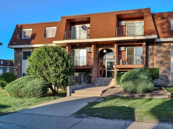 1085 Valley Lane , Unit 216, Hoffman Estates, IL 60169