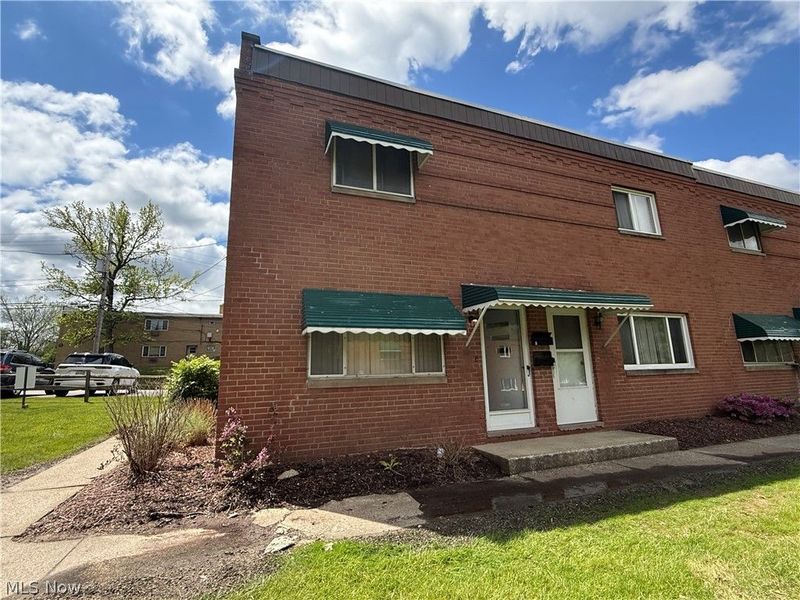 215 Dalepark Drive , Unit 1, Bedford, OH 44146 Photo 1