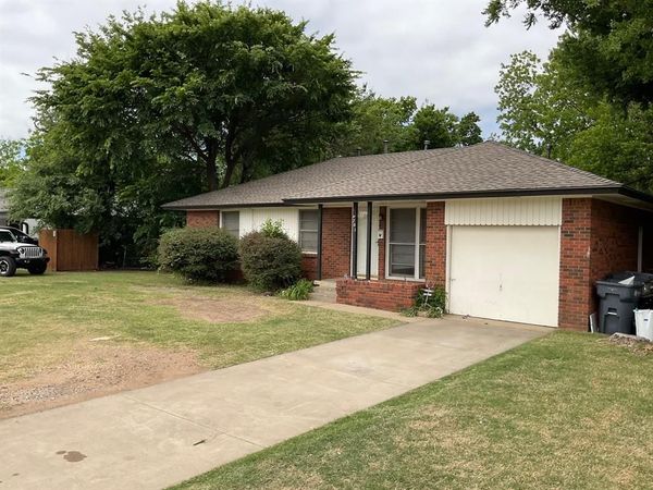 4701 N MacArthur Boulevard, Warr Acres, OK 73122